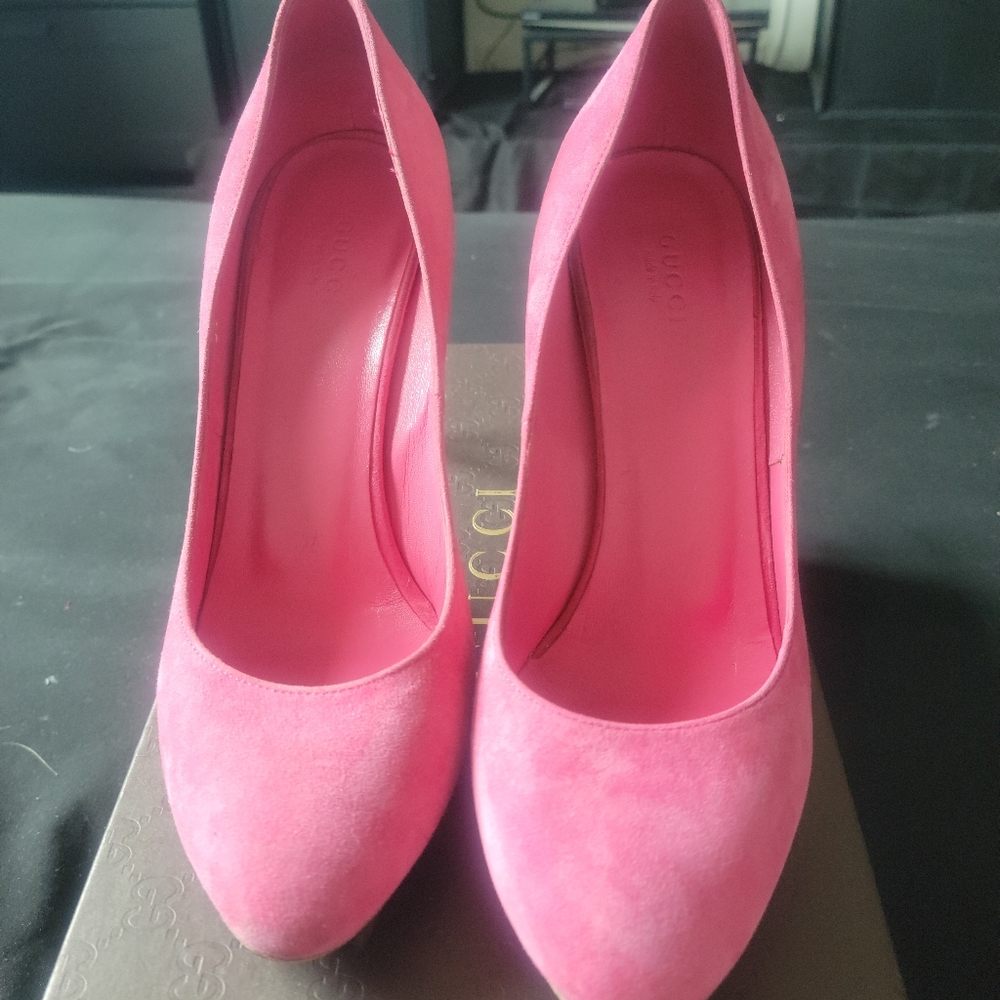 Gucci pink pump